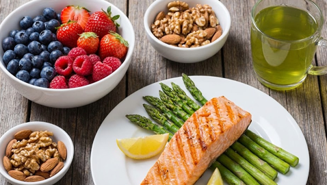 베리류, 견과류, 연어, 녹차 등 항산화 성분이 풍부한 롱제비티 건강 식단