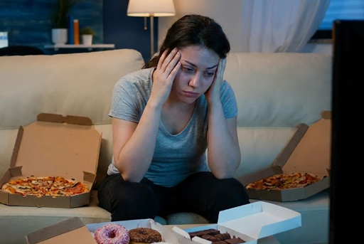 코르티솔 뱃살 원인 스트레스성 폭식과 야식